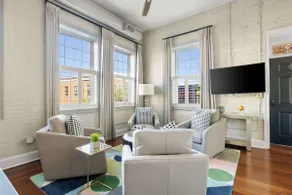 Private Terrace - 12 Bedrooms - 6 Condos - King ST - Image 3