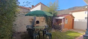 The cabin at the bottom of the garden. - Image 4