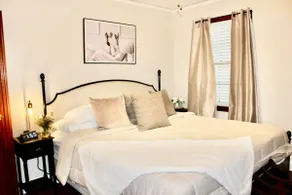 Local and Luxe Mosley Manor Apartment - Image 2
