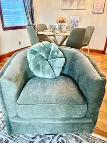 Local and Luxe Mosley Manor Apartment - Image 3