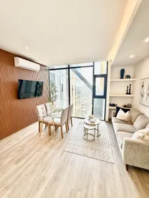 Luxury Roof Top Penthouse in the Golden Zone - Image 3