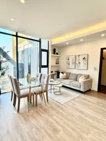 Luxury Roof Top Penthouse in the Golden Zone - Image 4