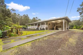 Ohia Lehua Hale-Two Hot Tubs-Fireplace-Fire Table - Image 3
