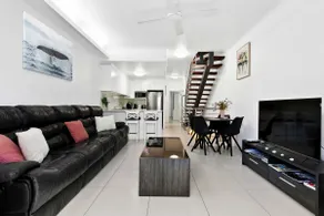Little Miss Beach House in Hervey Bay - Image 2