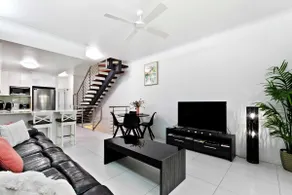 Little Miss Beach House in Hervey Bay - Image 4