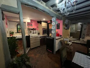 At Harry's Aunt's - Image 5