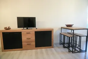 Fully renovated F2 rental - Image 5