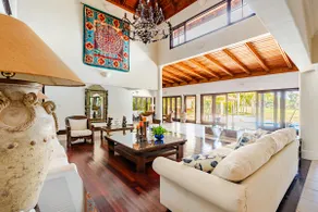 Exclusive Villa with Golf View - Image 5