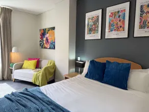 303 Cheerful City Central Crib Sleeps 2 - Image 2