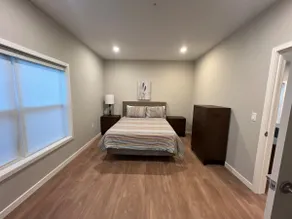 227 Chic 1BR – 2-Min Walk to Train, Free Parking - Image 5