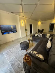 Luxurious Escape Opposite the Auc in Midtown - Image 2