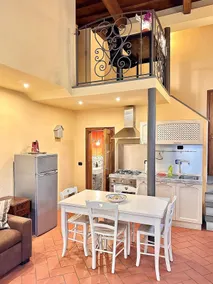 Cozy classic Italian house near Santa Croce, on the Lungarno - Image 2