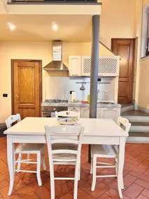 Cozy classic Italian house near Santa Croce, on the Lungarno - Image 3