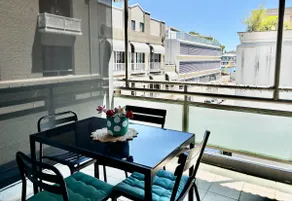 Stylish 2BR City Escape next Harbour with 2 parking - Image 4