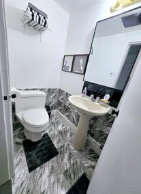 Cozy Private 1br Basement Suite! - Image 5