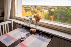 Bright two-room apartment with lake view - Image 3