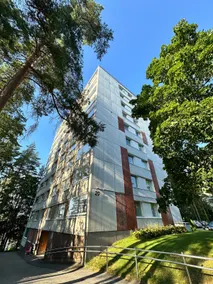 Bright two-room apartment with lake view - Image 4