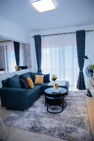Cozy, city view condo, Gym + Elevator - Image 5