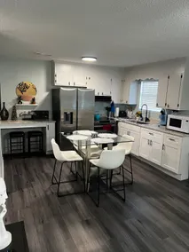 D Green oaks unit 12 Min to Downtown - Image 2