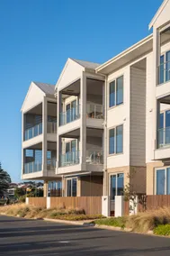 Luxe Beachfront Retreat, sleeps 6 - Image 3
