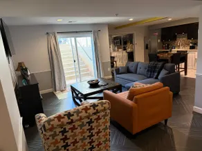 Private 1BD Basement Apartment w. Gym - Image 3