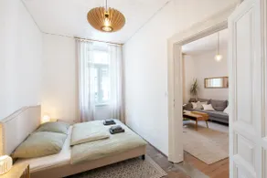 Symphony Apartment - FREE Parking & Airport Taxi - Image 3