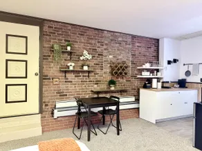 Close AirPort|SixFlags|Big E|Free Private Parking - Image 4