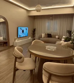 Warm Modern Apartment - Image 4