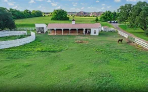 Luxury 6 Bedroom Vintage Estate sitting in 11Acres - Image 4