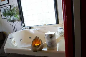 Heavenly Escape: stylish, spa, deck, Great Getaway - Image 2