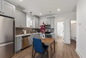 Blues House • KING • Cajun Luxury • Prime Location • WiFi - Image 3