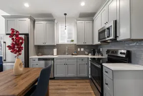 Blues House • KING • Cajun Luxury • Prime Location • WiFi - Image 2