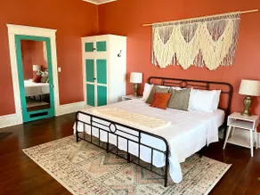 Spanish Tile Loft at Pearl Manor - Image 2