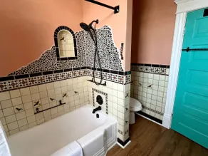 Spanish Tile Loft at Pearl Manor - Image 4
