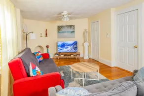 Sunny 3BR APT Step to the Ocean Minute from Boston - Image 4
