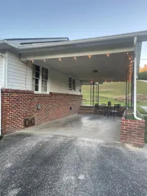 Earl’s at White Oak - Image 3