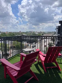 Artsy Retreat in Heart of Midtown - Free WiFi - Image 2
