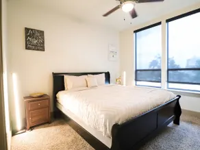 Artsy Retreat in Heart of Midtown - Free WiFi - Image 3