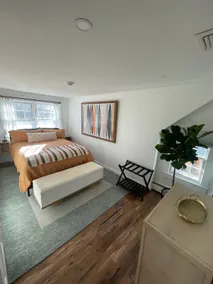 Apt in Historic Four Elms steps from the Green - Image 3