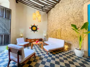 Private Luxury Estate with Pool-HistoricCityCenter - Image 3
