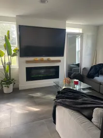 Modern home in secure location. - Image 4