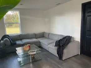 Modern home in secure location. - Image 5