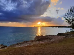 Charming Condo near Sandy Beaches & Surf Breaks - Image 4