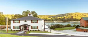 Luxury house -Twin Cove - Gentle Slope & Prv Dock - Image 2