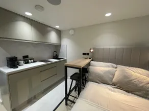 Modern studio in central Ely - Image 5