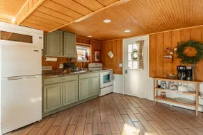 Cottage by the Creek: Hot Tub & Waterfront Escape - Image 5