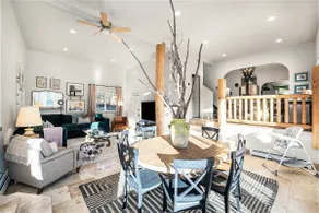 Spacious mountain lodge with hot tub and game room - Image 3