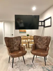 Suite Spot: Simple, Stylish 2-BR with Key Comforts - Image 4