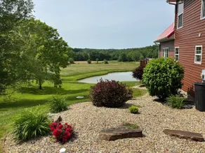 Cabin with amazing views & fully stocked pond for fishing minutes from Patoka - Image 4