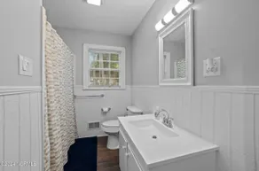 Ball Park House | Walk to Dowdy Ficklen Stadium - Image 4